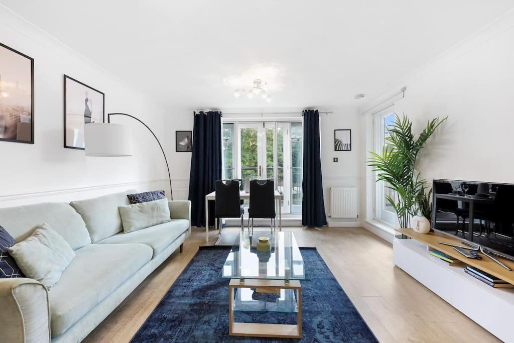 Appartamento 3-bedroom Short Term & Flexible Renting Limehouse With Free Wifi & Free Parking Londra