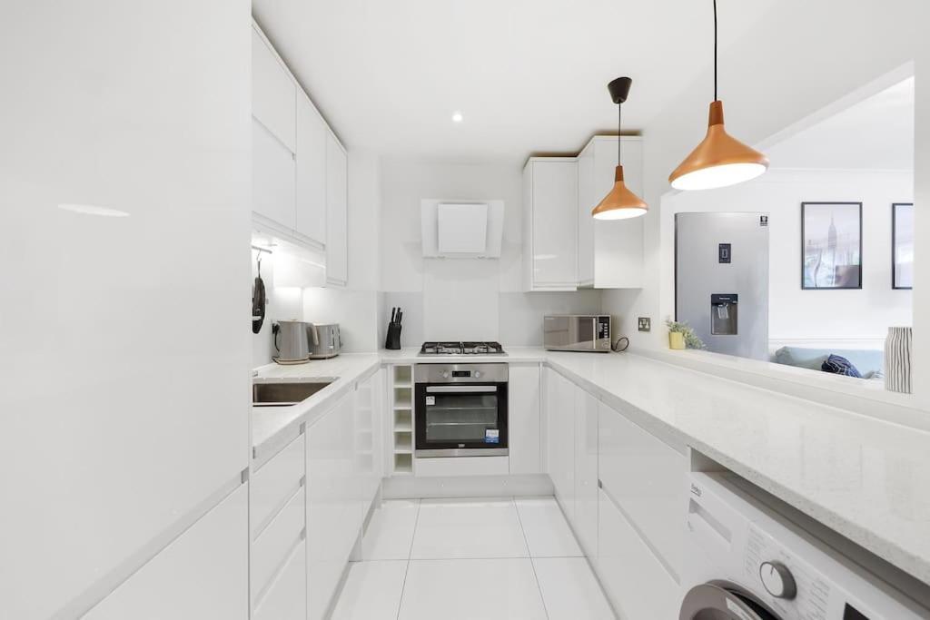 Appartamento 3-bedroom Short Term & Flexible Renting Limehouse With Free Wifi & Free Parking *