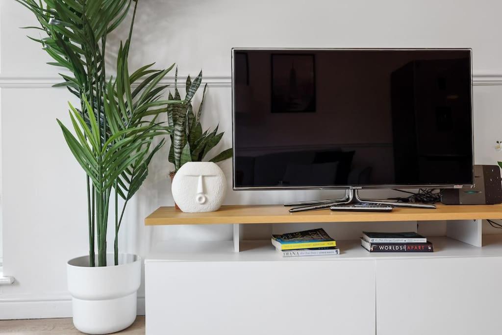 Appartamento 3-bedroom Short Term & Flexible Renting Limehouse With Free Wifi & Free Parking