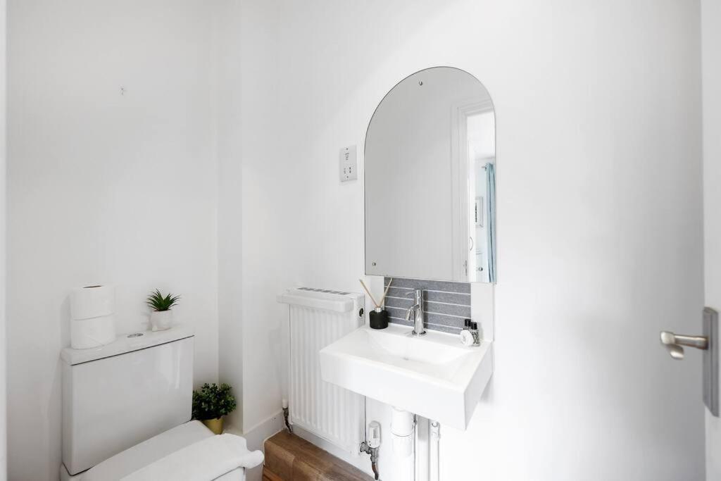 3-bedroom Short Term & Flexible Renting Limehouse With Free Wifi & Free Parking Appartamento Londra