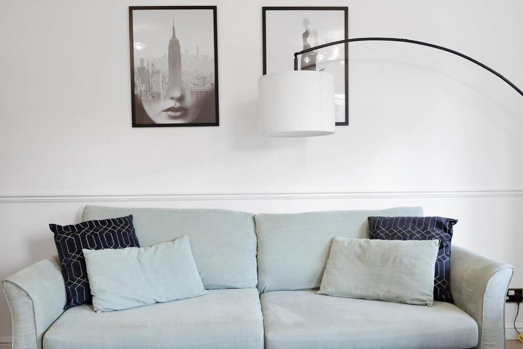 3-bedroom Short Term & Flexible Renting Limehouse With Free Wifi & Free Parking * Londra