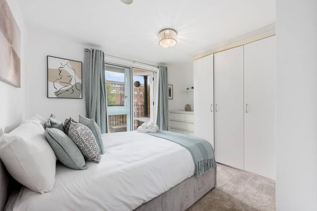 3-bedroom Short Term & Flexible Renting Limehouse With Free Wifi & Free Parking