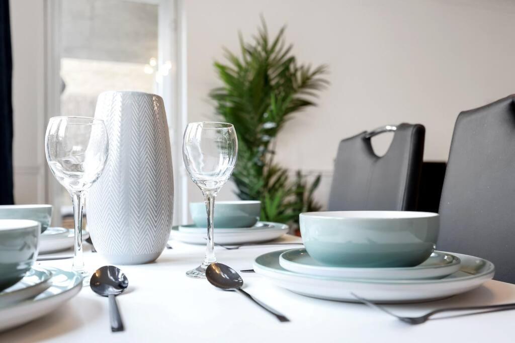 3-bedroom Short Term & Flexible Renting Limehouse With Free Wifi & Free Parking *