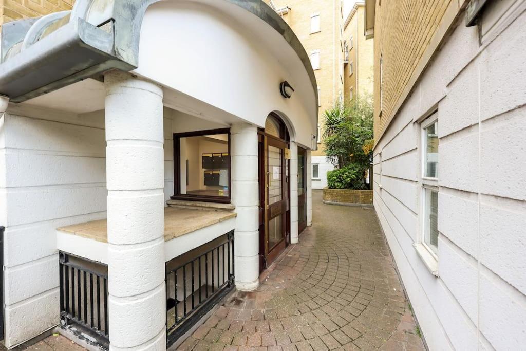 3-bedroom Short Term & Flexible Renting Limehouse With Free Wifi & Free Parking Appartamento Londra