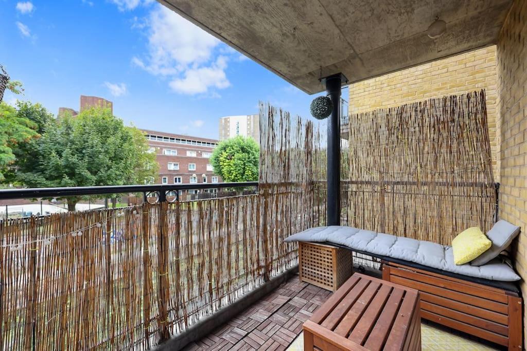 3-bedroom Short Term & Flexible Renting Limehouse With Free Wifi & Free Parking Londra
