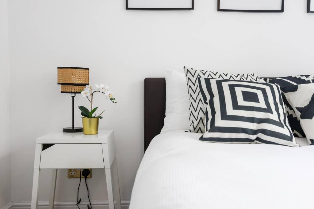 3-bedroom Short Term & Flexible Renting Limehouse With Free Wifi & Free Parking Appartamento *