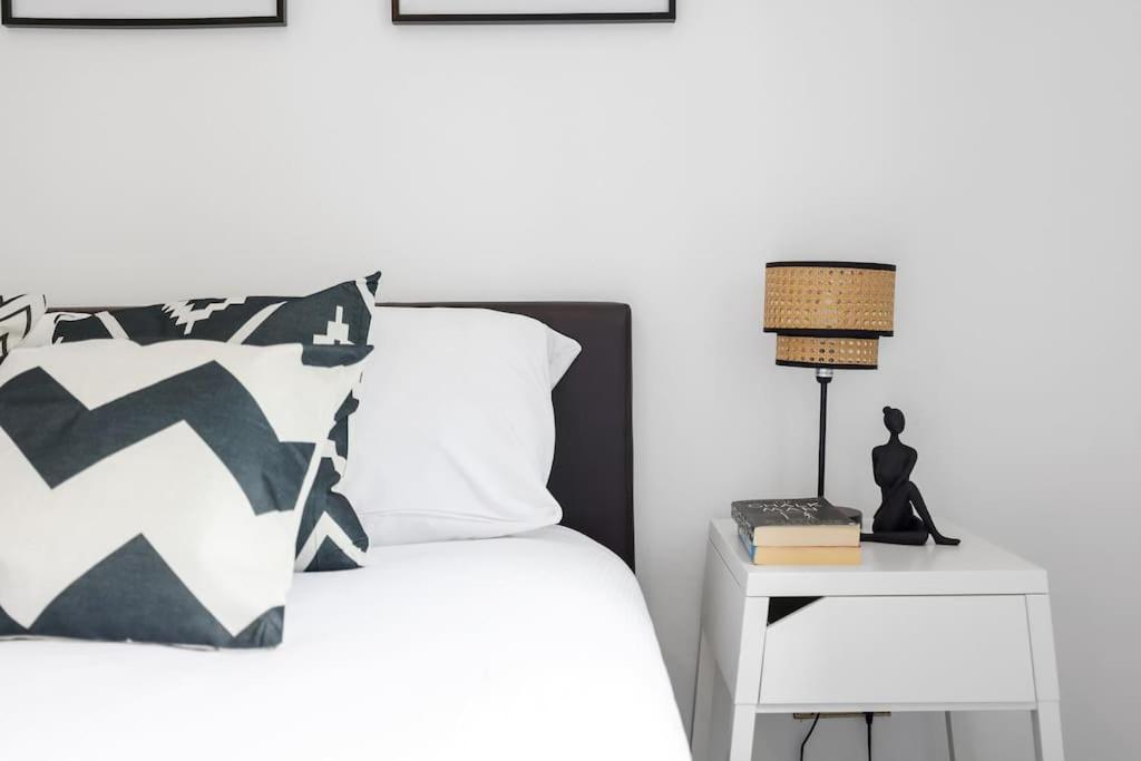 3-bedroom Short Term & Flexible Renting Limehouse With Free Wifi & Free Parking Appartamento Londra