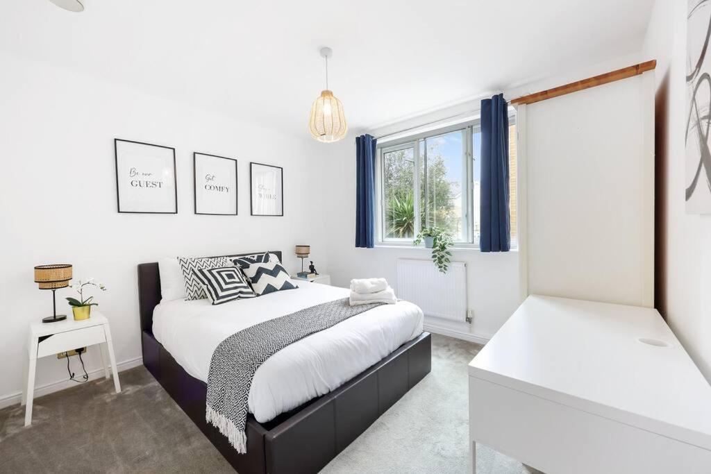 Appartamento 3-bedroom Short Term & Flexible Renting Limehouse With Free Wifi & Free Parking Londra