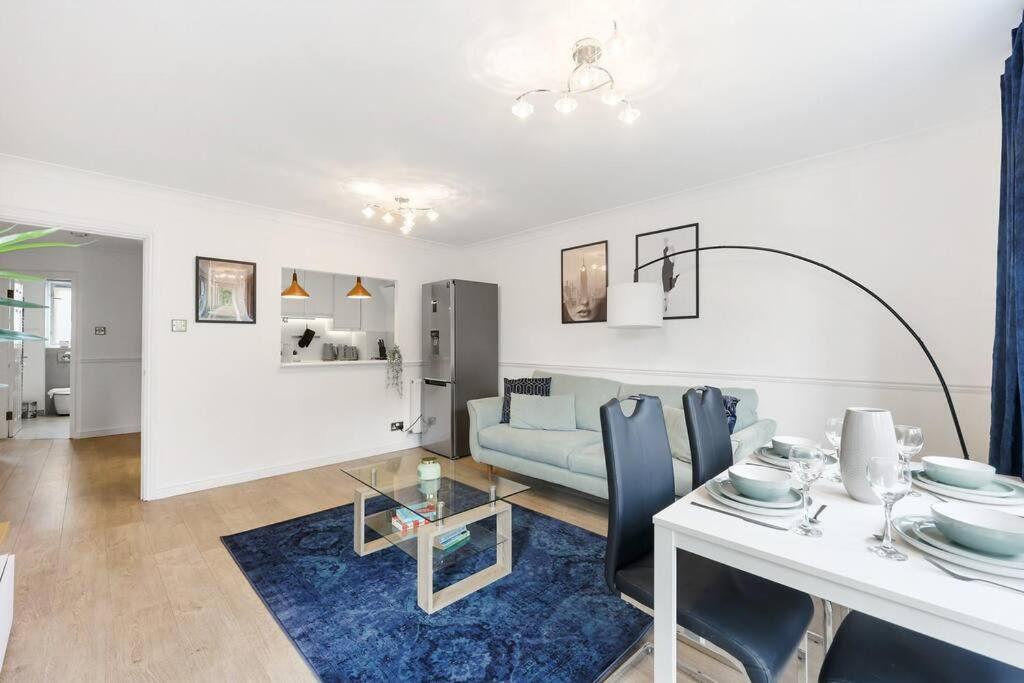 3-bedroom Short Term & Flexible Renting Limehouse With Free Wifi & Free Parking Appartamento